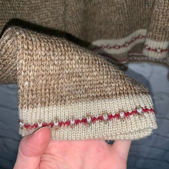 Lipstick Sweater - Picture 3 of 7